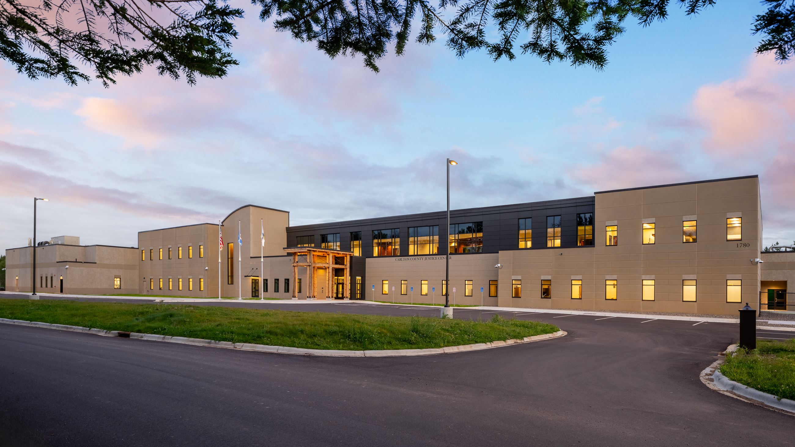 Carlton Justice Center exterior photo (JPG)